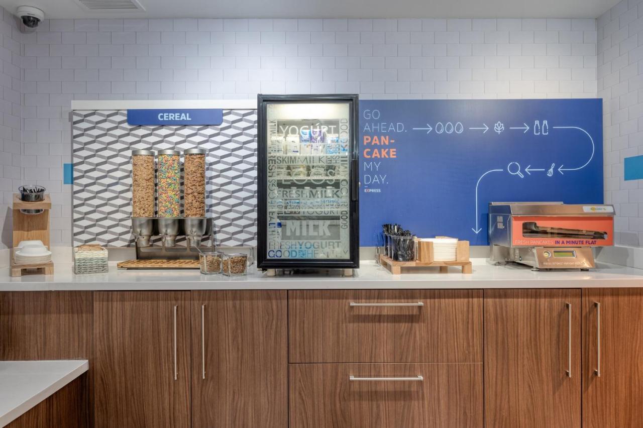 Holiday Inn Express Radcliff Fort Knox By Ihg Esterno foto